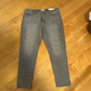 NWT loft size 32/14 gray skinny jeans, mid rise.